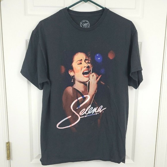 Selena Quintanilla Singing Tshirt Size 